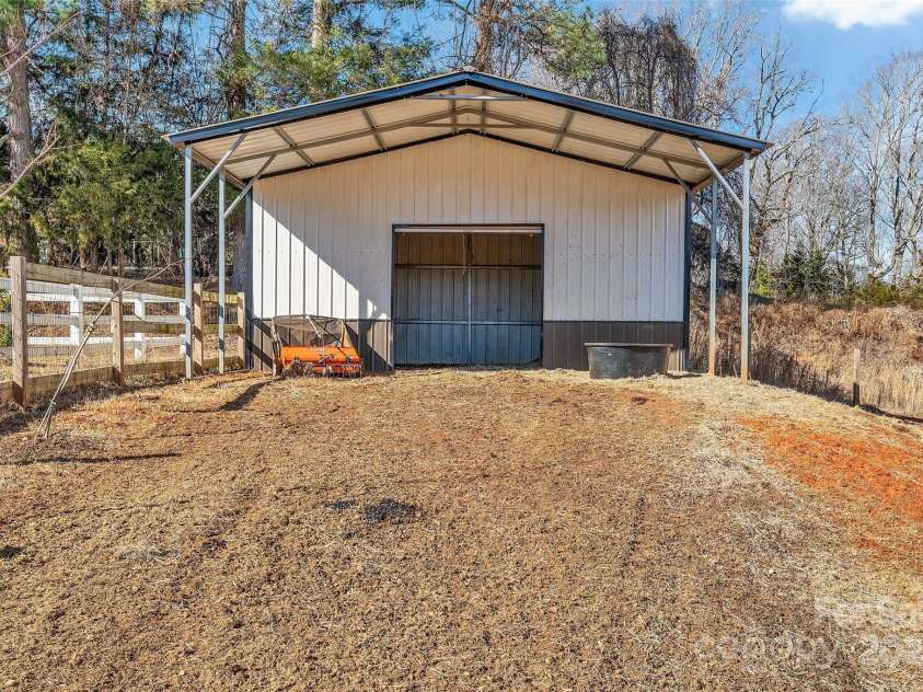 3433 Grey Road, Davidson, NC 28036.  MLS# CAR4292667, YatesRealty ID 15073. 