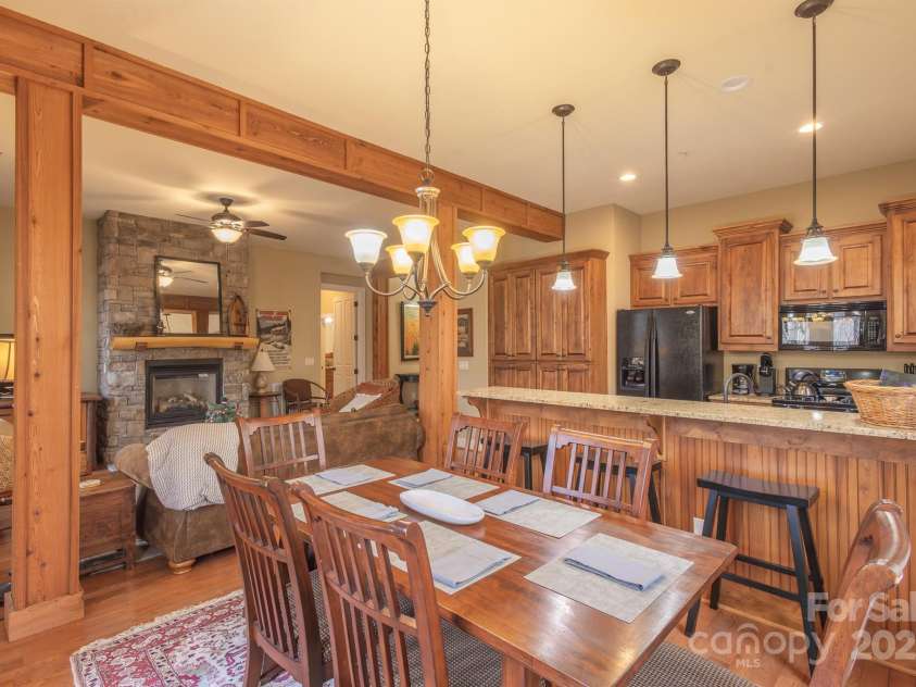 150 Saddle Notch Lane, Tuckasegee, NC 28783.  MLS# CAR4205859, YatesRealty ID 15074. Ding room Room