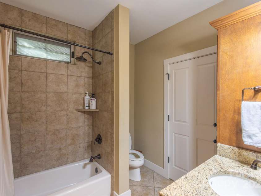 150 Saddle Notch Lane, Tuckasegee, NC 28783.  MLS# CAR4205859, YatesRealty ID 15074. Guest bath and bedroom bath