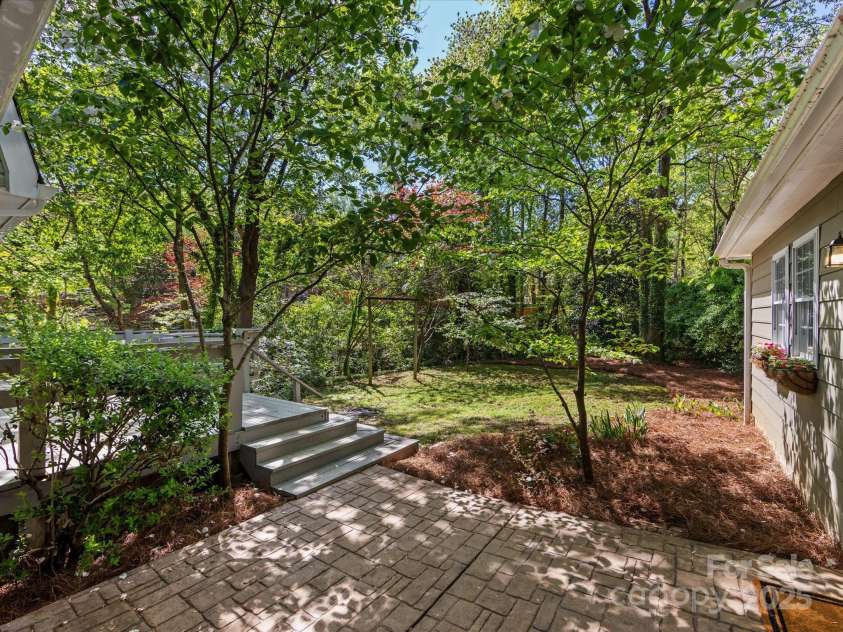 5114 Glenbrier Drive, Charlotte, NC 28212.  MLS# CAR4238590, YatesRealty ID 15076. Back patio