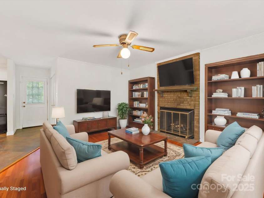 5114 Glenbrier Drive, Charlotte, NC 28212.  MLS# CAR4238590, YatesRealty ID 15076. Den open to kitchen
