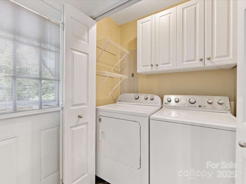 5114 Glenbrier Drive, Charlotte, NC 28212.  MLS# CAR4238590, YatesRealty ID 15076. Laundry closet off kitchen