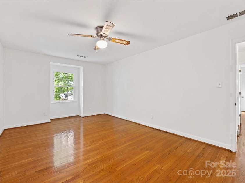 5114 Glenbrier Drive, Charlotte, NC 28212.  MLS# CAR4238590, YatesRealty ID 15076. Primary Bedroom