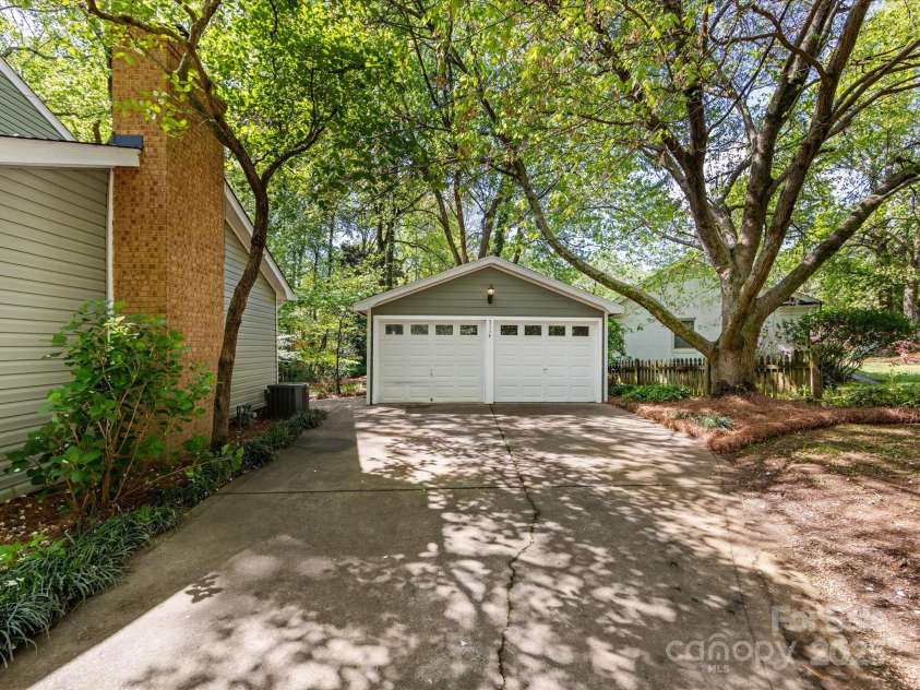 5114 Glenbrier Drive, Charlotte, NC 28212.  MLS# CAR4238590, YatesRealty ID 15076. Two Car Garage
