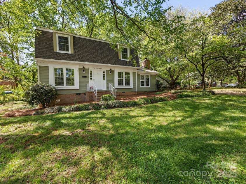5114 Glenbrier Drive, Charlotte, NC 28212.  MLS# CAR4238590, YatesRealty ID 15076. Welcome to 5114 Glenbrier!