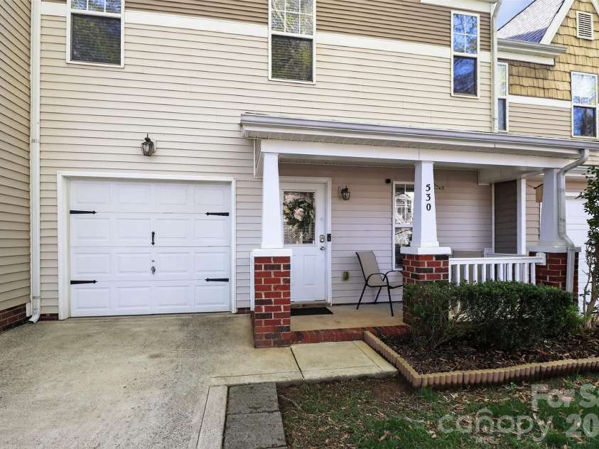 530 Doughton Lane, Charlotte, NC 28217.  MLS# CAR4358028, YatesRealty ID 15076. 
