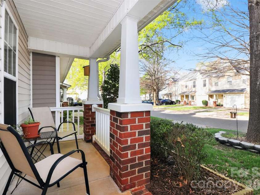 530 Doughton Lane, Charlotte, NC 28217.  MLS# CAR4358028, YatesRealty ID 15076. 