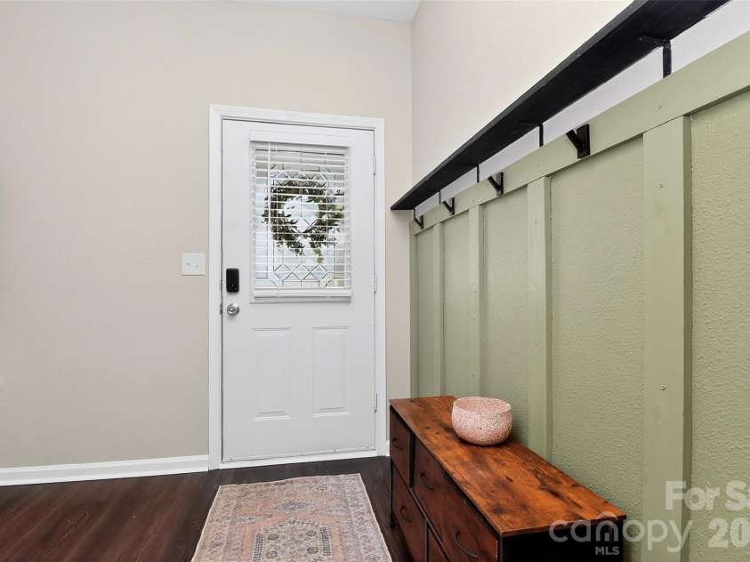 530 Doughton Lane, Charlotte, NC 28217.  MLS# CAR4358028, YatesRealty ID 15076. 