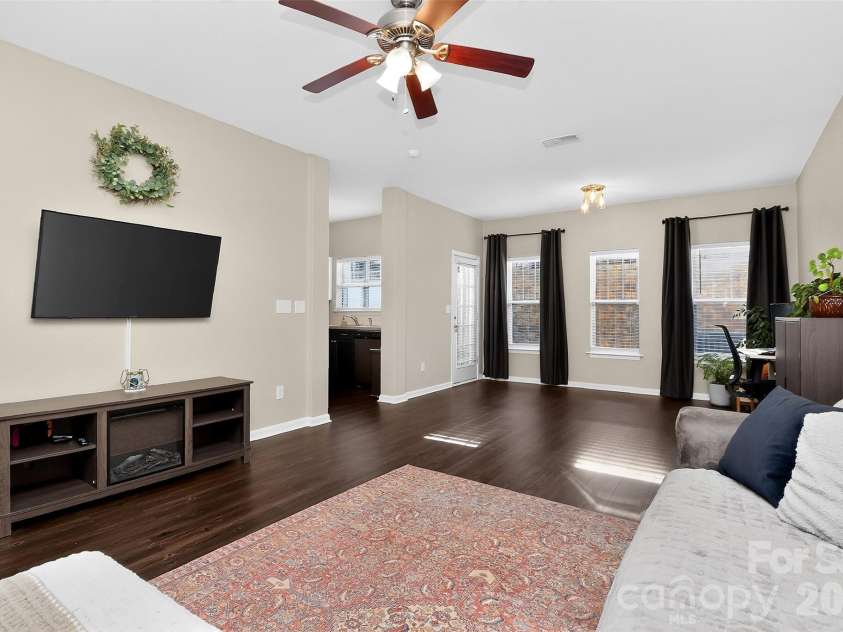 530 Doughton Lane, Charlotte, NC 28217.  MLS# CAR4358028, YatesRealty ID 15076. 