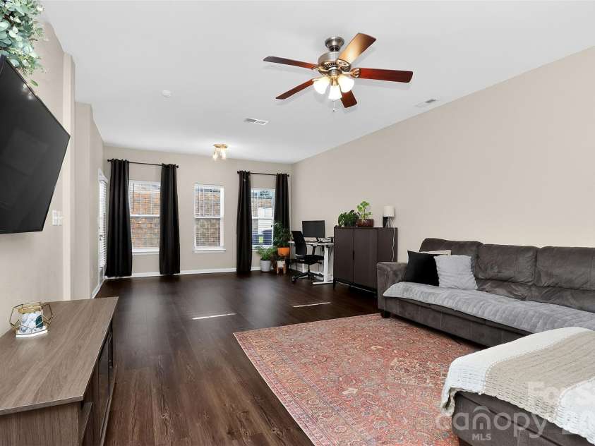 530 Doughton Lane, Charlotte, NC 28217.  MLS# CAR4358028, YatesRealty ID 15076. 