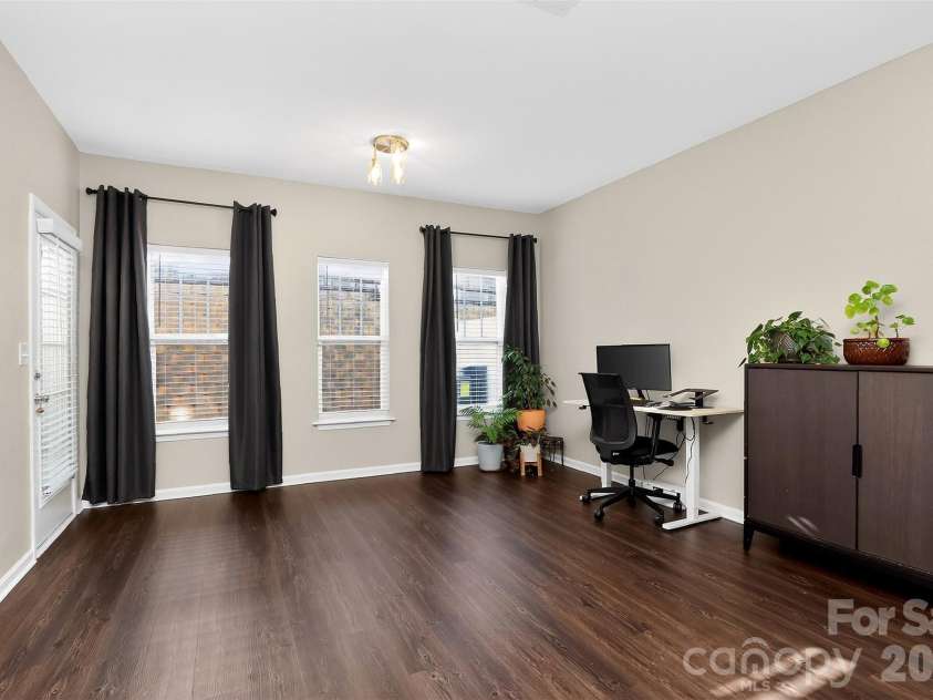 530 Doughton Lane, Charlotte, NC 28217.  MLS# CAR4358028, YatesRealty ID 15076. 
