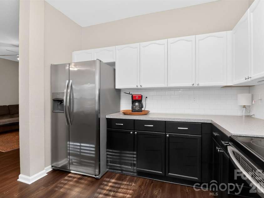 530 Doughton Lane, Charlotte, NC 28217.  MLS# CAR4358028, YatesRealty ID 15076. 