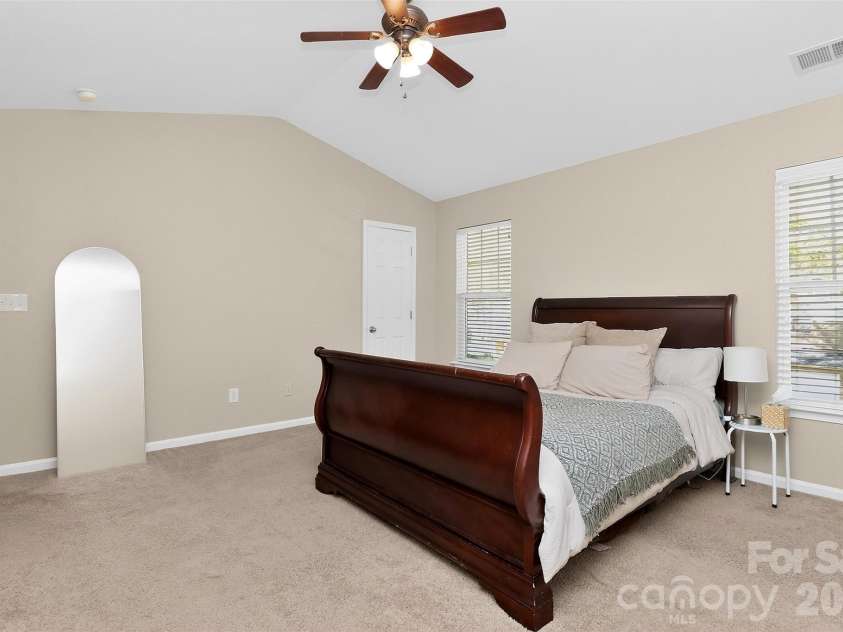 530 Doughton Lane, Charlotte, NC 28217.  MLS# CAR4358028, YatesRealty ID 15076. 