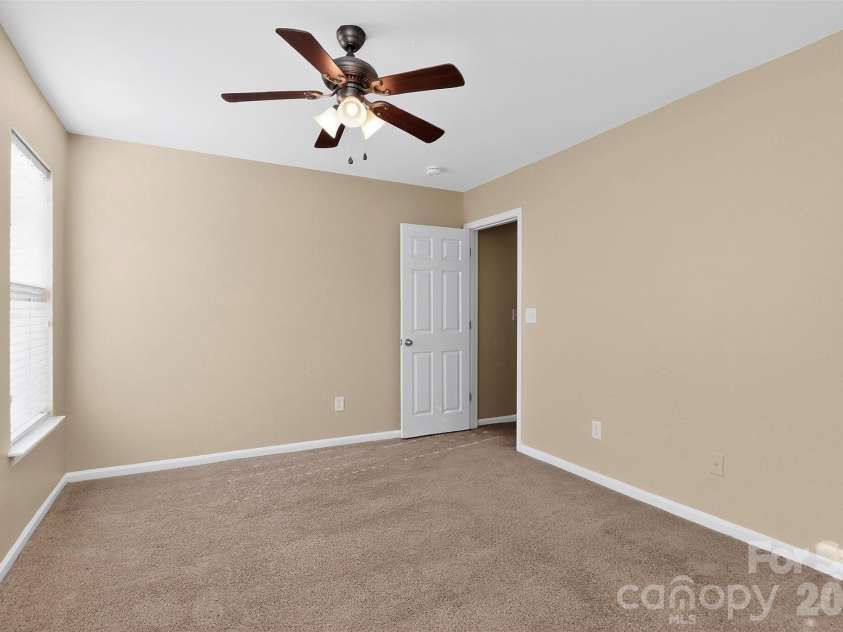 530 Doughton Lane, Charlotte, NC 28217.  MLS# CAR4358028, YatesRealty ID 15076. 