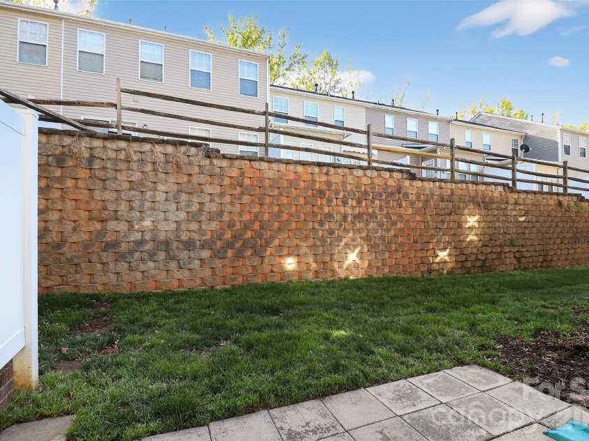 530 Doughton Lane, Charlotte, NC 28217.  MLS# CAR4358028, YatesRealty ID 15076. 