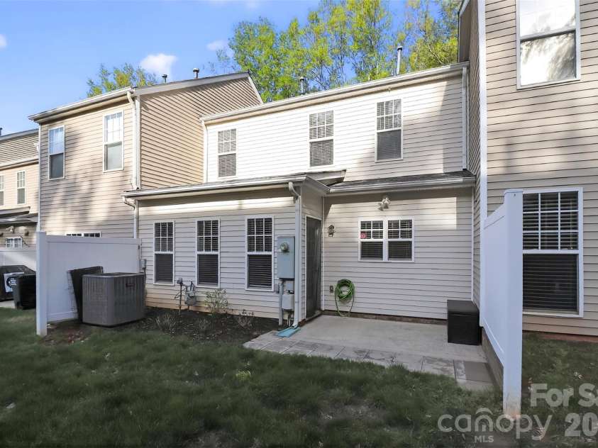 530 Doughton Lane, Charlotte, NC 28217.  MLS# CAR4358028, YatesRealty ID 15076. 