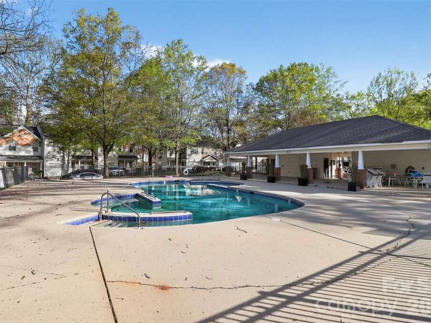 530 Doughton Lane, Charlotte, NC 28217.  MLS# CAR4358028, YatesRealty ID 15076. 