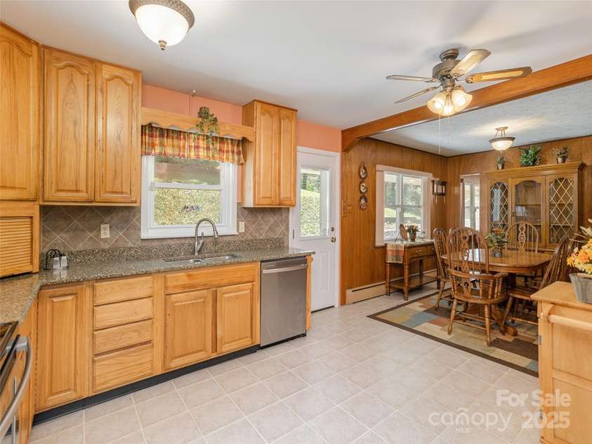 315 Beaverdam Road, Asheville, NC 28804.  MLS# CAR4258918, YatesRealty ID 15077. 