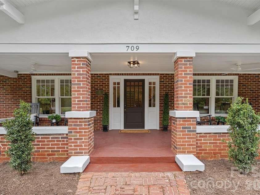 709 Main Street, Davidson, NC 28036.  MLS# CAR4331884, YatesRealty ID 15079. 