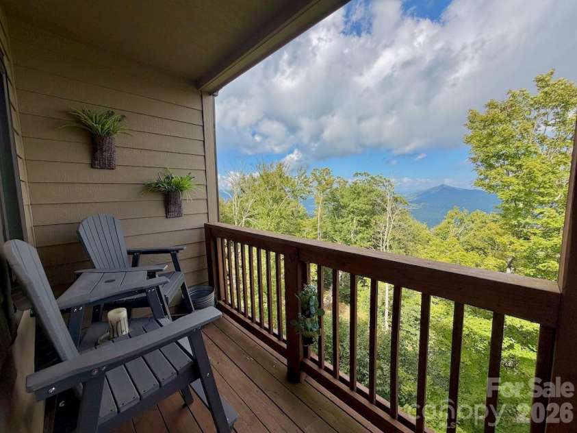 102 Sugar Ski Drive, Sugar Mountain, NC 28604.  MLS# CAR4344100, YatesRealty ID 1508. 
