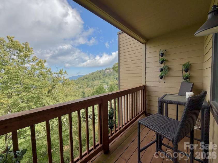 102 Sugar Ski Drive, Sugar Mountain, NC 28604.  MLS# CAR4344100, YatesRealty ID 1508. 