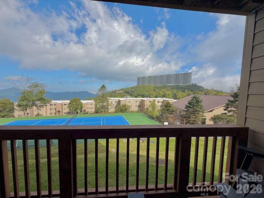 102 Sugar Ski Drive, Sugar Mountain, NC 28604.  MLS# CAR4344100, YatesRealty ID 1508. 