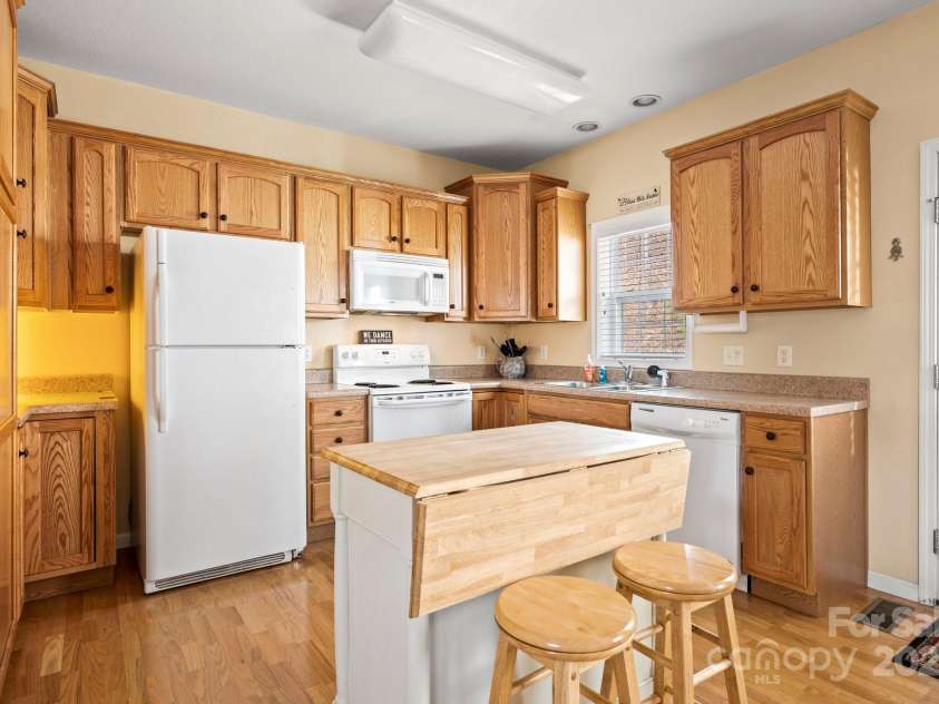 588 Mouzon Road, Waynesville, NC 28785.  MLS# CAR4152259, YatesRealty ID 1508. 