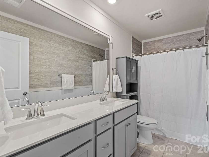 6499 Gopher Road, Lancaster, SC 29720.  MLS# CAR4429310, YatesRealty ID 15080. Upper level full bath