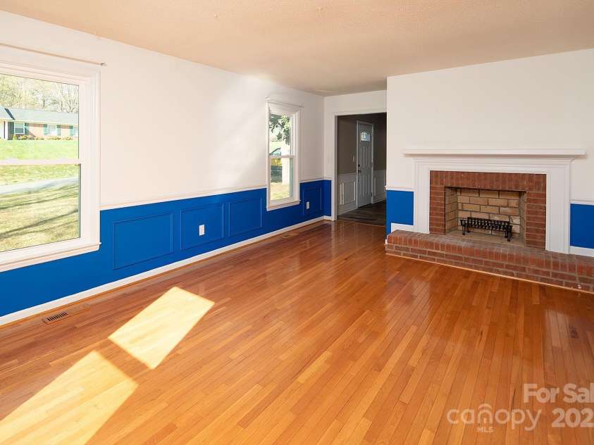 916 Rollingwood Drive, Mount Holly, NC 28120.  MLS# CAR4241352, YatesRealty ID 15080. 