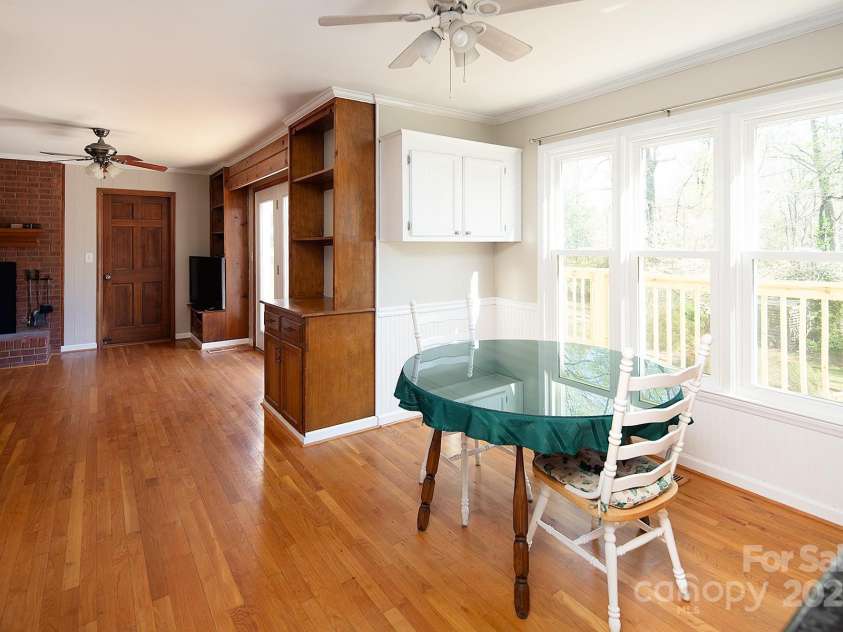 916 Rollingwood Drive, Mount Holly, NC 28120.  MLS# CAR4241352, YatesRealty ID 15080. 