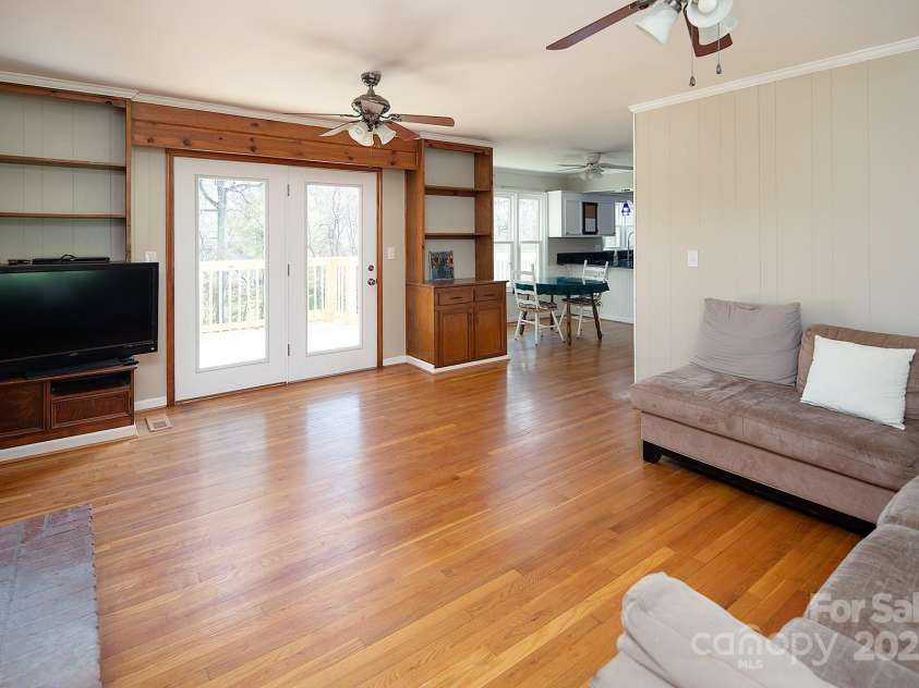 916 Rollingwood Drive, Mount Holly, NC 28120.  MLS# CAR4241352, YatesRealty ID 15080. 