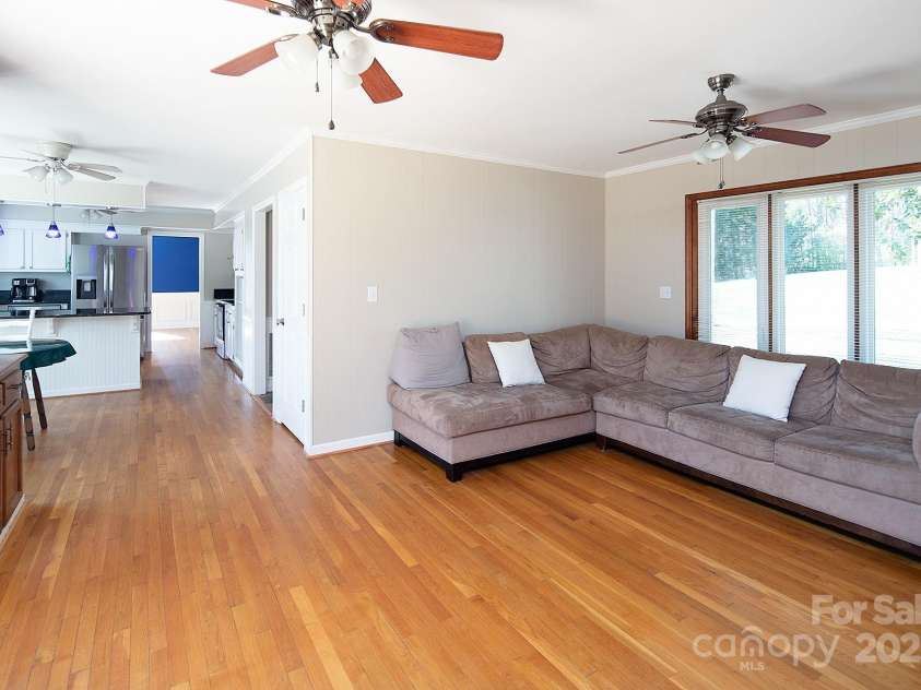 916 Rollingwood Drive, Mount Holly, NC 28120.  MLS# CAR4241352, YatesRealty ID 15080. 