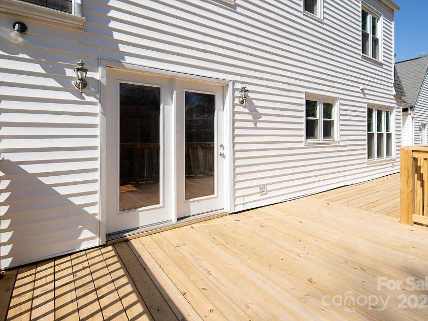 916 Rollingwood Drive, Mount Holly, NC 28120.  MLS# CAR4241352, YatesRealty ID 15080. 