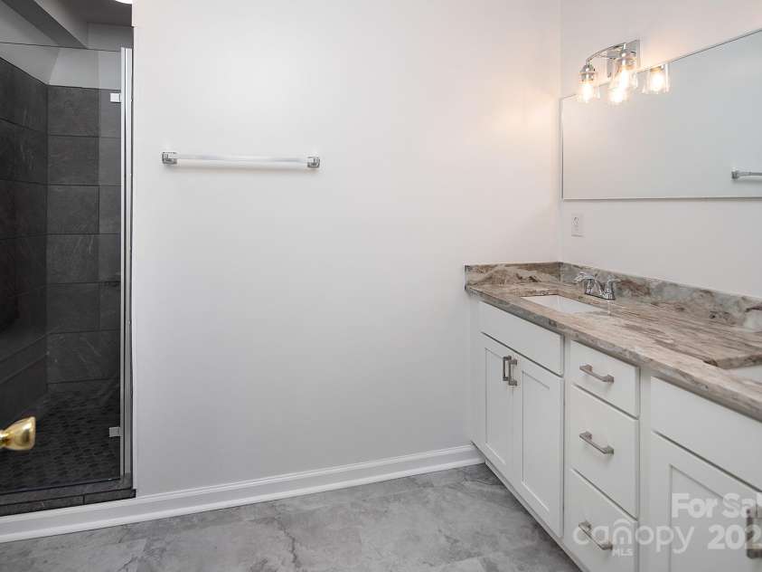 916 Rollingwood Drive, Mount Holly, NC 28120.  MLS# CAR4241352, YatesRealty ID 15080. 