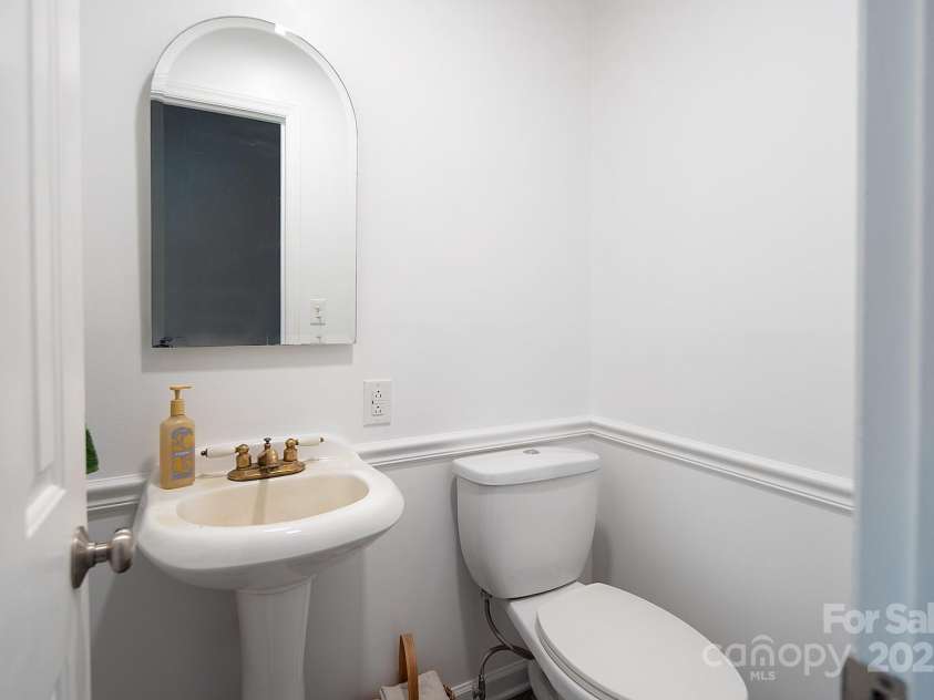 916 Rollingwood Drive, Mount Holly, NC 28120.  MLS# CAR4241352, YatesRealty ID 15080. Powder Room on Main Floor