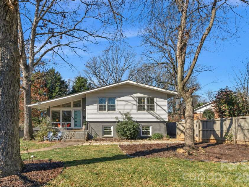 6038 Netherwood Drive, Charlotte, NC 28210.  MLS# CAR4338268, YatesRealty ID 15081. 