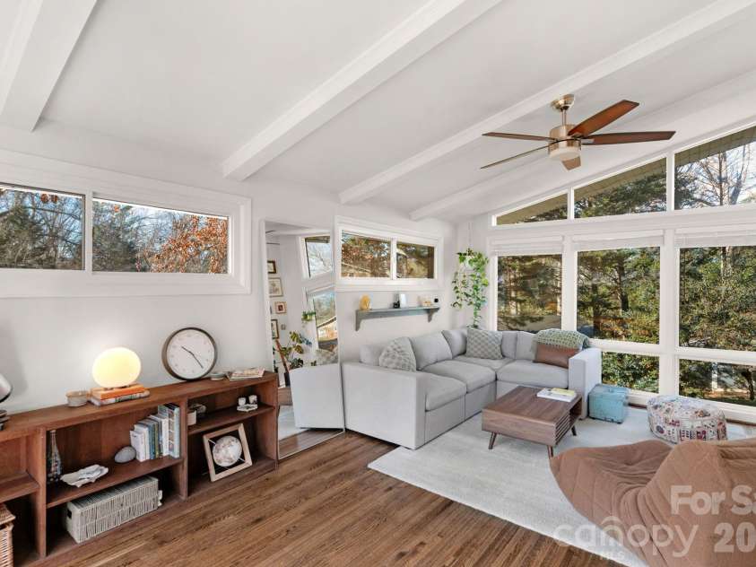 6038 Netherwood Drive, Charlotte, NC 28210.  MLS# CAR4338268, YatesRealty ID 15081. 