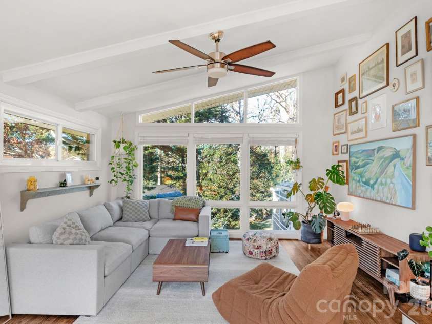 6038 Netherwood Drive, Charlotte, NC 28210.  MLS# CAR4338268, YatesRealty ID 15081. 