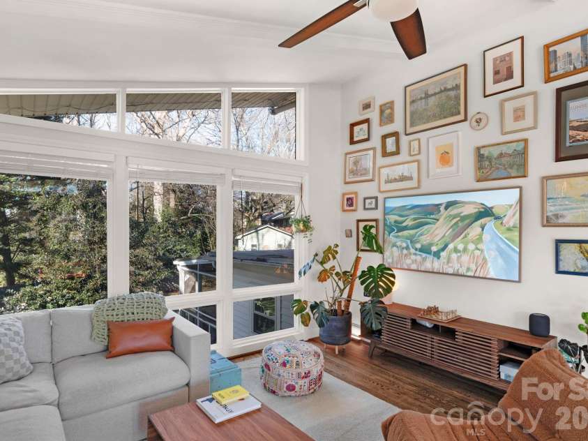6038 Netherwood Drive, Charlotte, NC 28210.  MLS# CAR4338268, YatesRealty ID 15081. 