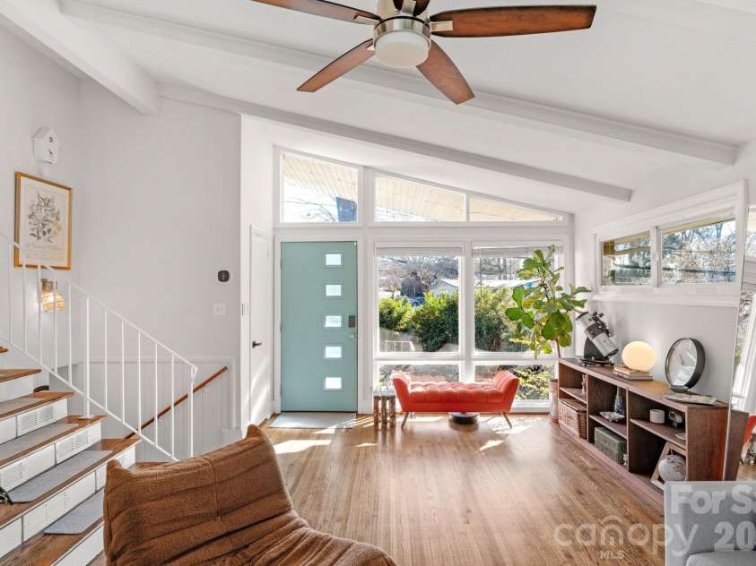 6038 Netherwood Drive, Charlotte, NC 28210.  MLS# CAR4338268, YatesRealty ID 15081. 