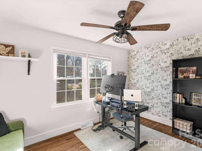 6038 Netherwood Drive, Charlotte, NC 28210.  MLS# CAR4338268, YatesRealty ID 15081. 