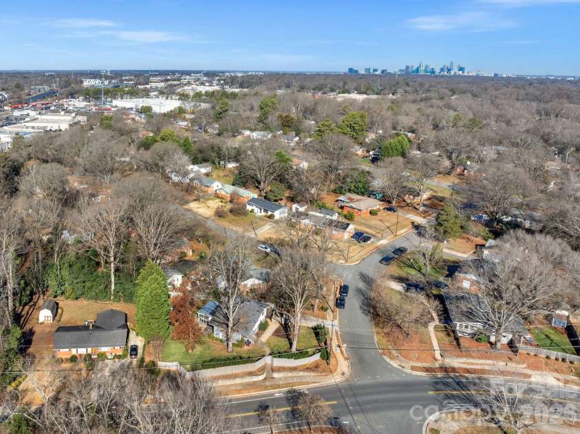 6038 Netherwood Drive, Charlotte, NC 28210.  MLS# CAR4338268, YatesRealty ID 15081. 
