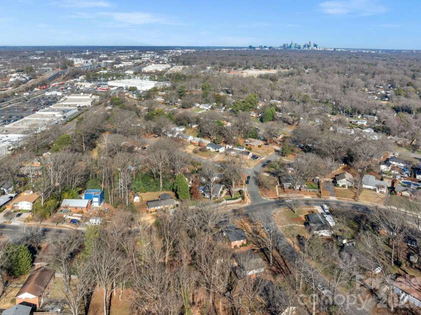 6038 Netherwood Drive, Charlotte, NC 28210.  MLS# CAR4338268, YatesRealty ID 15081. 