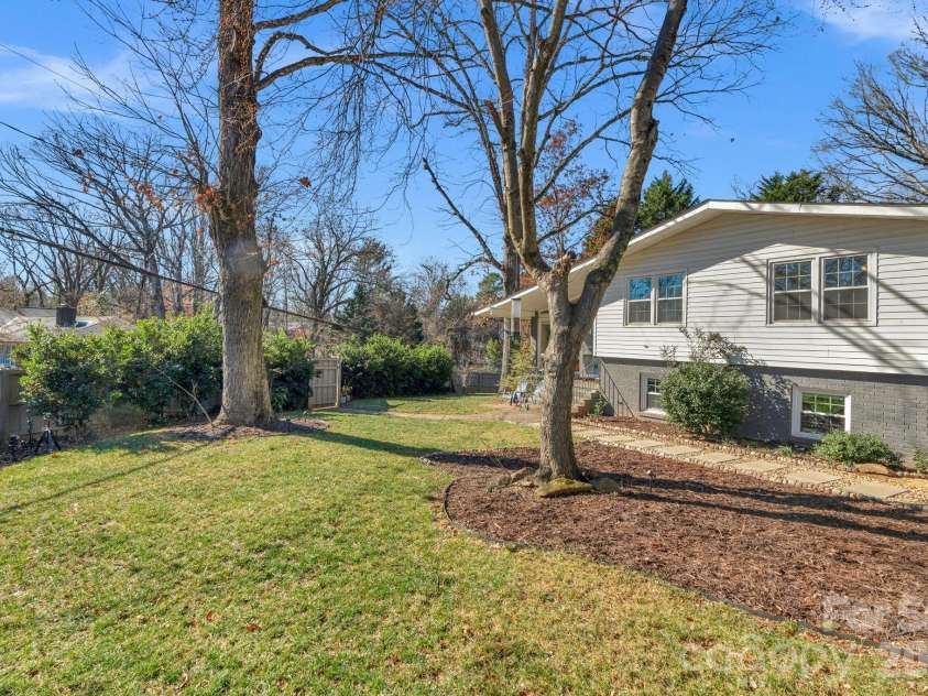 6038 Netherwood Drive, Charlotte, NC 28210.  MLS# CAR4338268, YatesRealty ID 15081. 