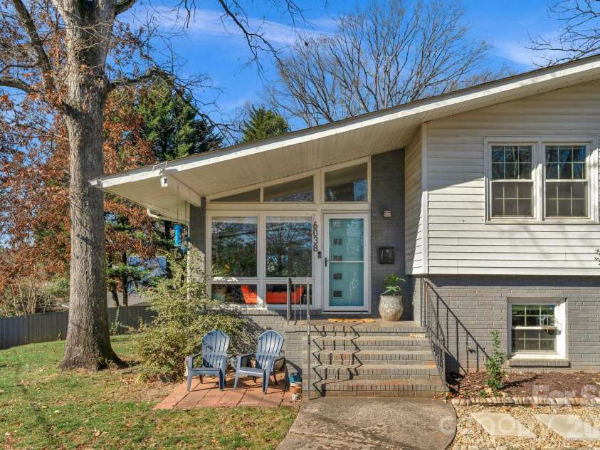 6038 Netherwood Drive, Charlotte, NC 28210.  MLS# CAR4338268, YatesRealty ID 15081. 