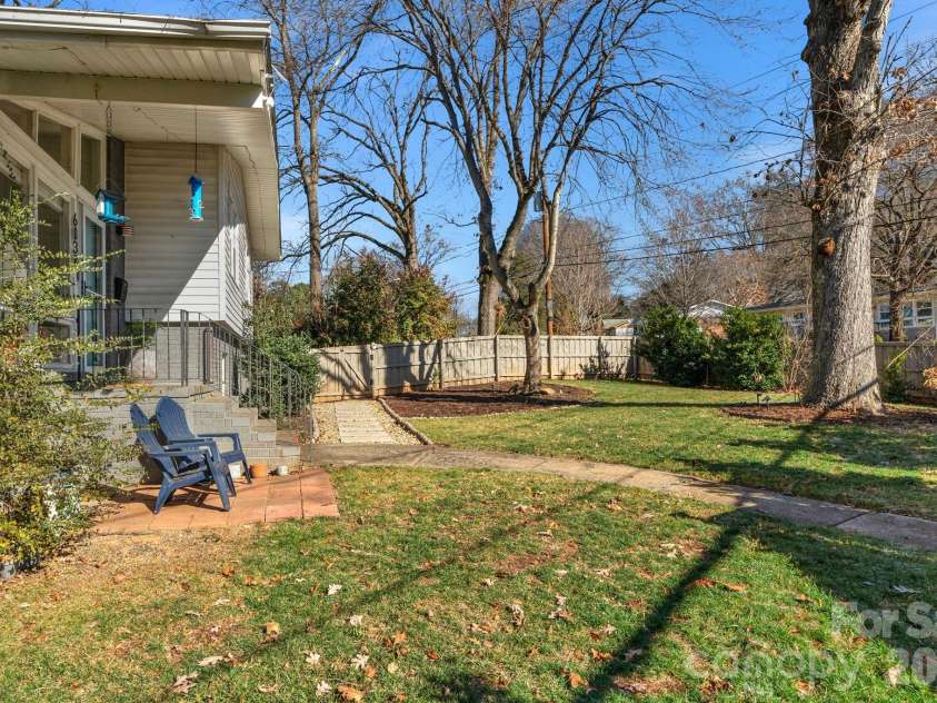 6038 Netherwood Drive, Charlotte, NC 28210.  MLS# CAR4338268, YatesRealty ID 15081. 