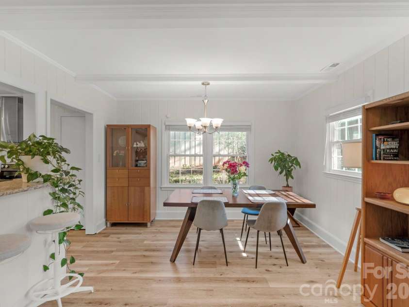 6038 Netherwood Drive, Charlotte, NC 28210.  MLS# CAR4338268, YatesRealty ID 15081. 
