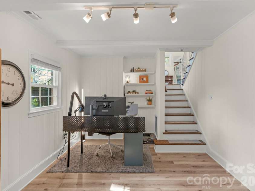 6038 Netherwood Drive, Charlotte, NC 28210.  MLS# CAR4338268, YatesRealty ID 15081. 