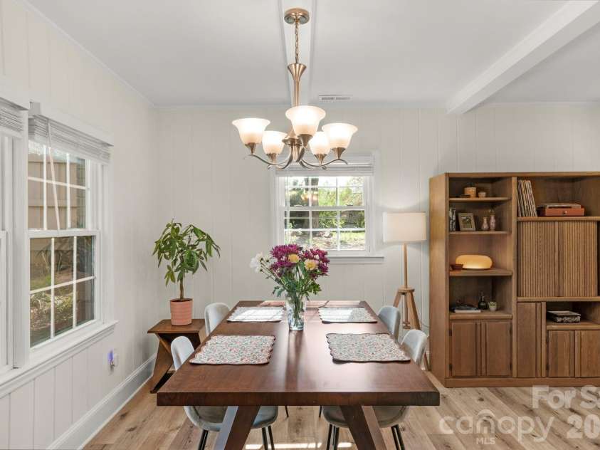 6038 Netherwood Drive, Charlotte, NC 28210.  MLS# CAR4338268, YatesRealty ID 15081. 