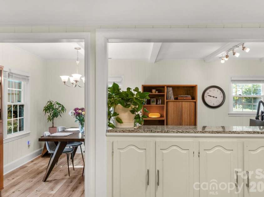 6038 Netherwood Drive, Charlotte, NC 28210.  MLS# CAR4338268, YatesRealty ID 15081. 